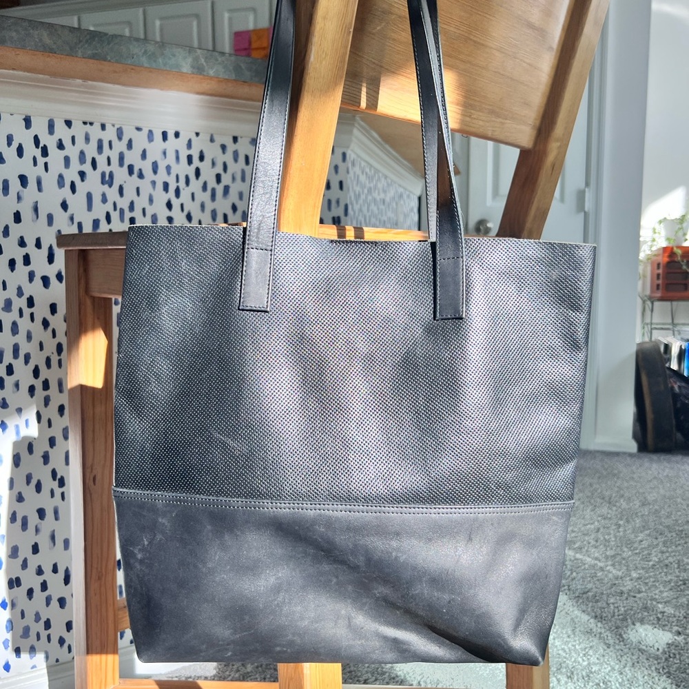 Black shoulder leather bag